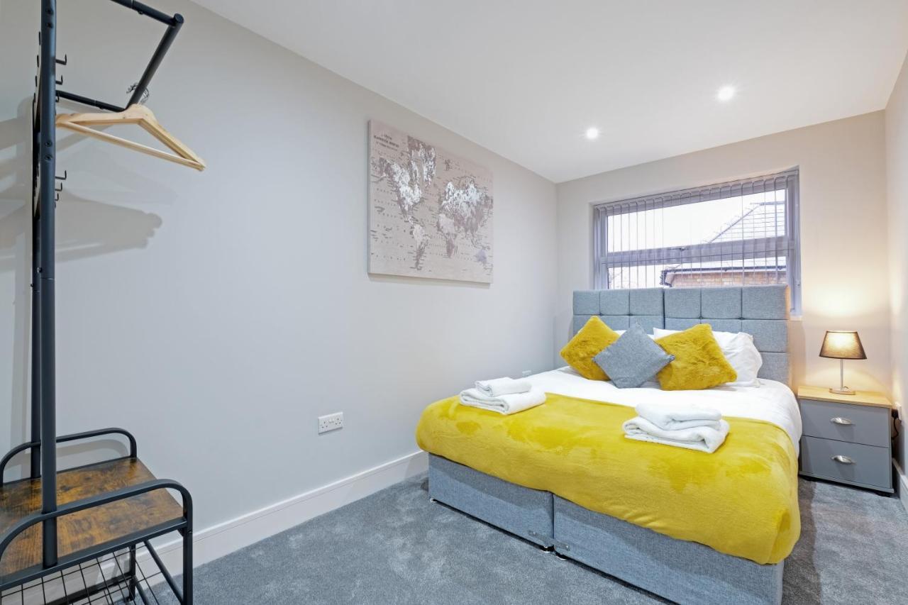 Crown Place 2 & 3 Bedroom Luxury Apts With Parking In Shepperton By 360Stays 外观 照片