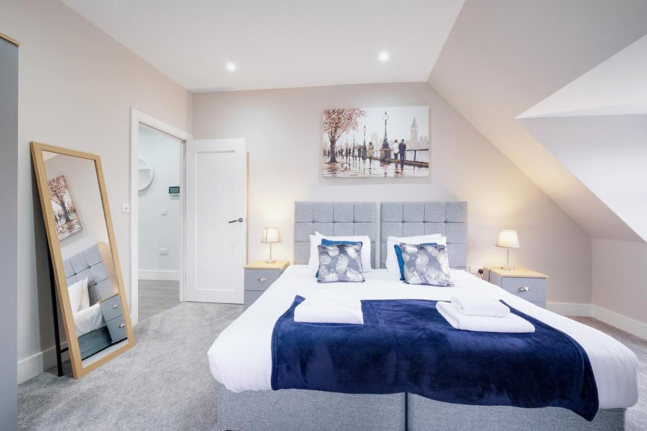 Crown Place 2 & 3 Bedroom Luxury Apts With Parking In Shepperton By 360Stays 外观 照片